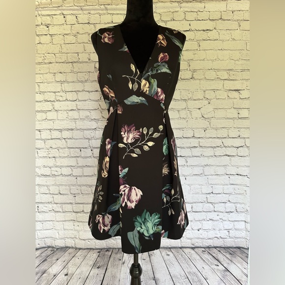 Stylestalker mini dress low cut floral - Picture 5 of 5